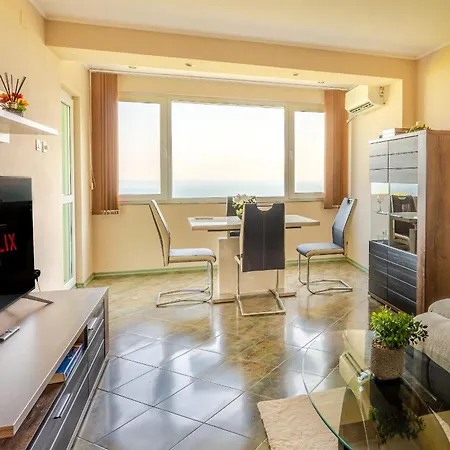 Апартаменти аpartment Next To The Sea Garden Варна